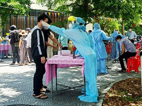 Đà Nẵng: 5 người nhà của BN 1017 đi đâu, tiếp xúc với ai trước khi có kết quả dương tính SARS-CoV-2?