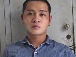 CLIP: Bảo vệ bệnh viện Đa khoa Khánh Hòa bị hành hung vì nhắc người nhà bệnh nhân đeo khẩu trang