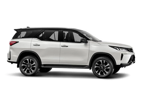 6. Toyota Fortuner (doanh số: 944 chiếc).