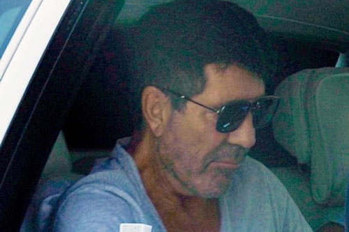 Simon Cowell lần đầu xuất hiện sau tai nạn gãy lưng