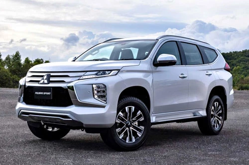 7. Mitsubishi Pajero Sport (doanh số: 859 chiếc).