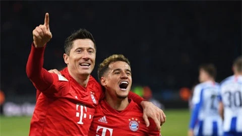 Lewandowski (trái) và Coutinho là hai ví dụ điển hình của thành công trong chính sách chuyển nhượng của Bayern