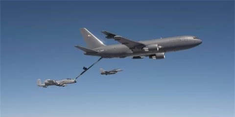 My bien KC-46A thanh may bay tiep dau biet danh chan