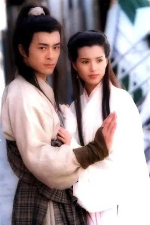 Tiểu Long Nữ Lý Nhược Đồng và Dương Quá Cổ Thiên Lạc là một trong các cặp đôi màn ảnh kinh điển của TVB thập niên 1990.