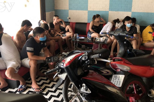 12 đối tượng tổ chức sử dụng ma túy trong quán karaoke ở Hải Dương