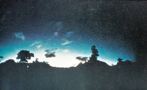 Bức ảnh nổi tiếng nhất về ánh sáng động đất được chụp tại núi Kimyo,Nhật Bản năm 1968. Ảnh: Kuribayashi