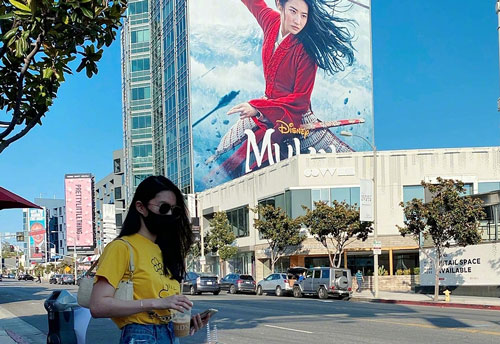 Lưu Diệc Phi mừng sinh nhật ở Mỹ