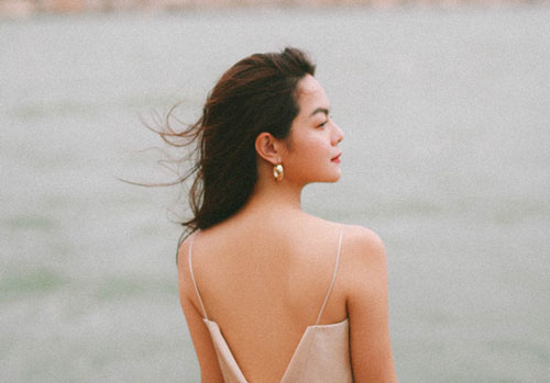 Ra mắt sản phẩm âm nhạc mới, Phạm Quỳnh Anh tung bộ ảnh siêu xinh và lãng mạn