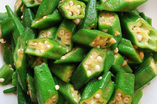 Đậu bắp xào tỏi xanh mướt, không nhớt nhờ 1 bước nhỏ, bà nội trợ lâu năm cũng chưa chắc biết bí quyết này