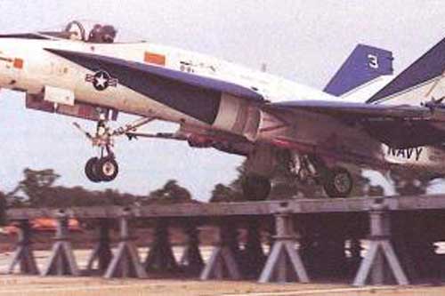 F-35, F/A-18 chứng minh cất cánh tốt với đường băng nhảy cầu