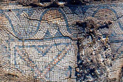 Xây sân chơi, đào được nhà thờ 1.300 tuổi và hàng loạt hài cốt ở Núi Biến Hình