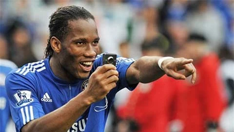 Thêm Drogba, Pires, Evra sang Việt Nam vào năm 2021