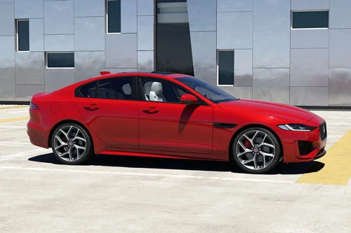 Jaguar XE 2020.