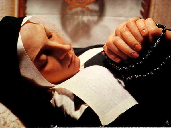 Chuyện ly kì về thánh nữ bất tử