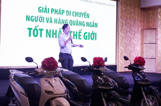 Ông Đoàn Linh – CEO của PEGA chia sẻ định hướng doanh nghiệp tại lễ bàn giao xe ga điện PEGA-S