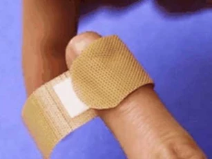 Đây mới là cách dán urgo chuẩn nhất, hóa ra bấy lâu nay bạn vẫn làm sai mà không biết