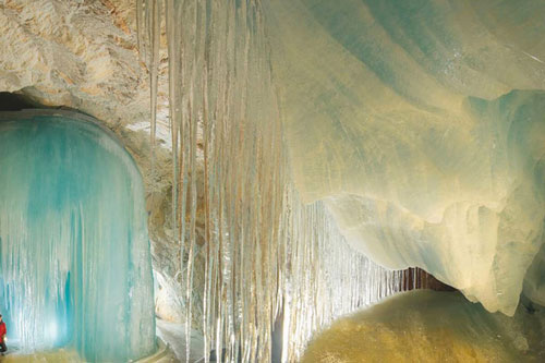 Bí ẩn hang động băng giá lớn nhất thế giới