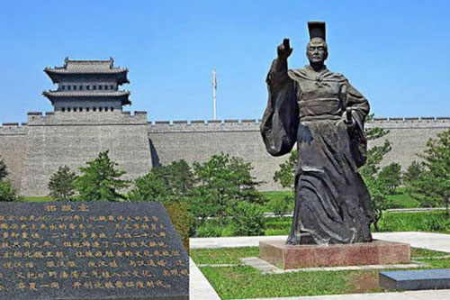 Vua chết uất vì hoàng hậu... 'cắm sừng'