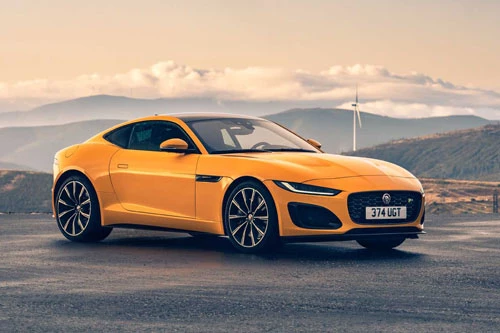 2. Jaguar F-Type. “Trái tim” của F-Type là động cơ V6 siêu nạp với dung tích 3 lít cho công suất 375 mã lực, mô-men xoắn cực đại 460 Nm. Hộp số tự động ZF 8 cấp kết hợp cùng hệ dẫn động AWD. Thời gian tăng tốc từ 0-96 km/h trong 4,8 giây, tốc độ tối đa 275 km/h. 2. Jaguar F-Type. “Trái tim” của F-Type là động cơ V6 siêu nạp với dung tích 3 lít cho công suất 375 mã lực, mô-men xoắn cực đại 460 Nm. Hộp số tự động ZF 8 cấp kết hợp cùng hệ dẫn động AWD. Thời gian tăng tốc từ 0-96 km/h trong 4,8 giây, tốc độ tối đa 275 km/h.