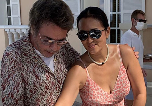 Ông xã 72 tuổi tiết lộ 'tình yêu sét đánh' với Củng Lợi