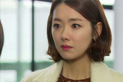 Nhờ chồng trông con để đi lấy tiền thai sản, khi trở về tôi bật khóc với cảnh tượng trong phòng khách rồi kiên quyết nói ly hôn