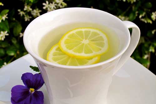 Nước chanh ấm và những lý do mà bạn nên uống đều đặn