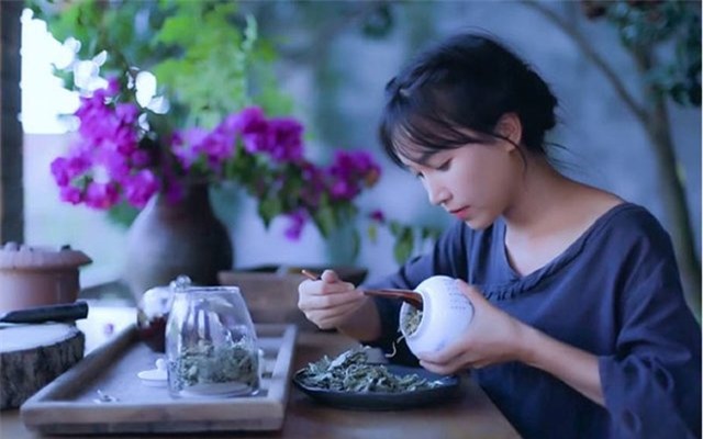 "Tiên nữ đồng quê" Lý Tử Thất: Góc khuất tuổi thơ, thanh xuân trả giá, triệu phú tuổi 29