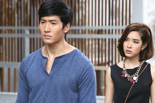 Mẹ chồng ở quê sửa nhà, tôi xởi lởi ủng hộ ngay 100 triệu, cứ tưởng chồng sẽ tự hào về vợ, ai ngờ anh quăng nát bộ ấm chén rồi đòi ly hôn