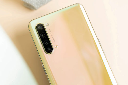 Smartphone chip S765G, RAM 8 GB, pin 4.025 mAh, giá gần 7 triệu