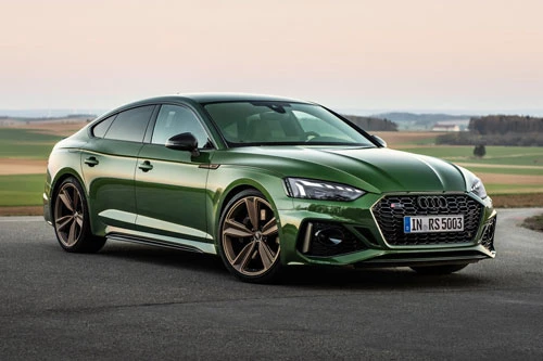 9. Audi RS5 Sportback. RS5 Sportback 2020 sử dụng động cơ xăng V6 tăng áp kép với dung tích 2,9 lít cho công suất 444 mã lực, mô-men xoắn cực đại 600 Nm. Hộp số tự động 8 cấp kết hợp cùng hệ dẫn động 4 bánh toàn thời gian Quattro. Thời gian tăng tốc từ 0-100 km/h trong 3,9 giây, vận tốc tối đa 280 km/h.