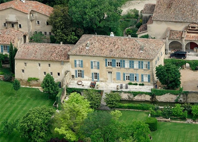 Brad được cho là đến điền trang Chateau Miraval của anh ở làng Correns.