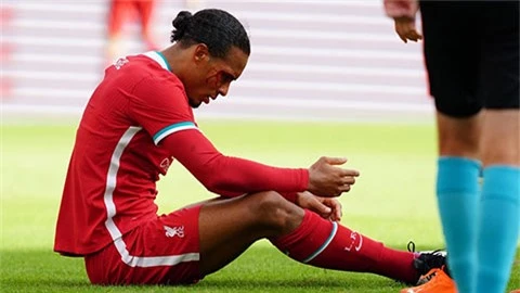 Klopp hy vọng Van Dijk có thể dự Siêu cúp Anh gặp Arsenal