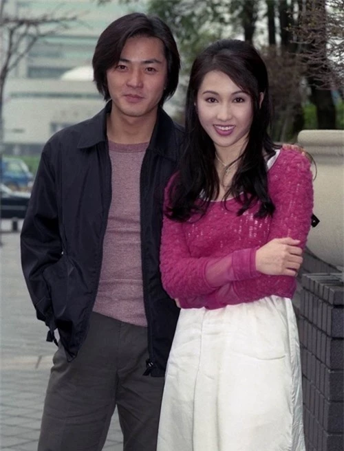 Hạt Tiêu Lê Tư và anh Hạo Nam Trịnh Y Kiện của loạt phim đình đám Người trong giang hồ cuối những năm 1990.