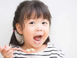 Cho con ăn sữa chua nhớ chọn khung giờ này, bé hấp thu toàn bộ giá trị dinh dưỡng, tăng chiều cao vượt trội