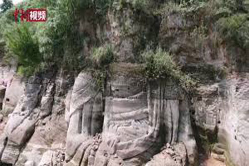 Tượng Phật cổ với niên đại hơn 1.300 năm tuổi bất ngờ xuất hiện khi mực nước hồ giảm mạnh
