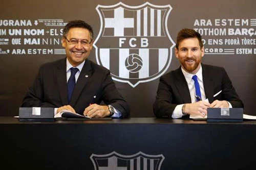 Lionel Messi (phải).