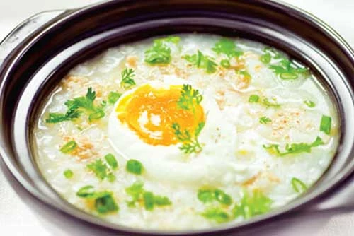 Cháo trứng ăn ngon mà chế biến rất đơn giản.