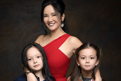 Vẻ đáng yêu tuổi lên 8 của cặp song sinh lai Tây nhà "Bống" Hồng Nhung