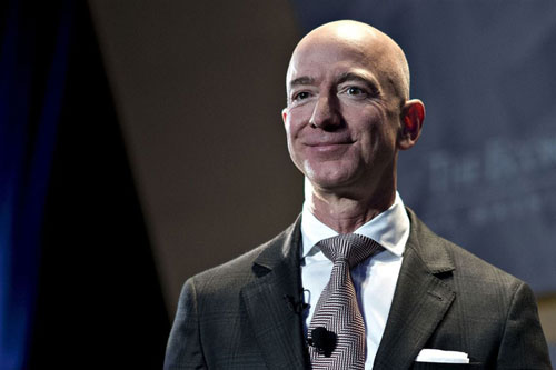 Jeff Bezos đạt đến đỉnh cao giàu có mới của con người