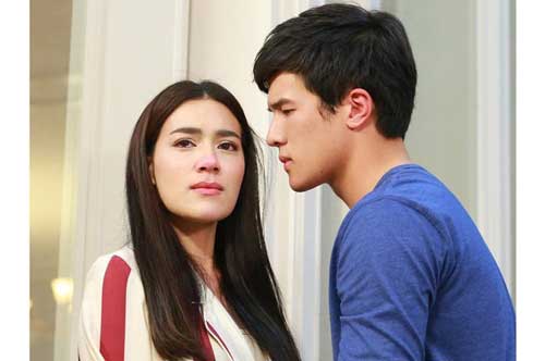 Thông báo tin trượt ghế Giám đốc, cứ tưởng vợ sẽ giận lắm, ngờ đâu cô ấy hớn hở rút tờ đơn ly hôn ra xé nát rồi nói một câu khiến tôi chết lặng