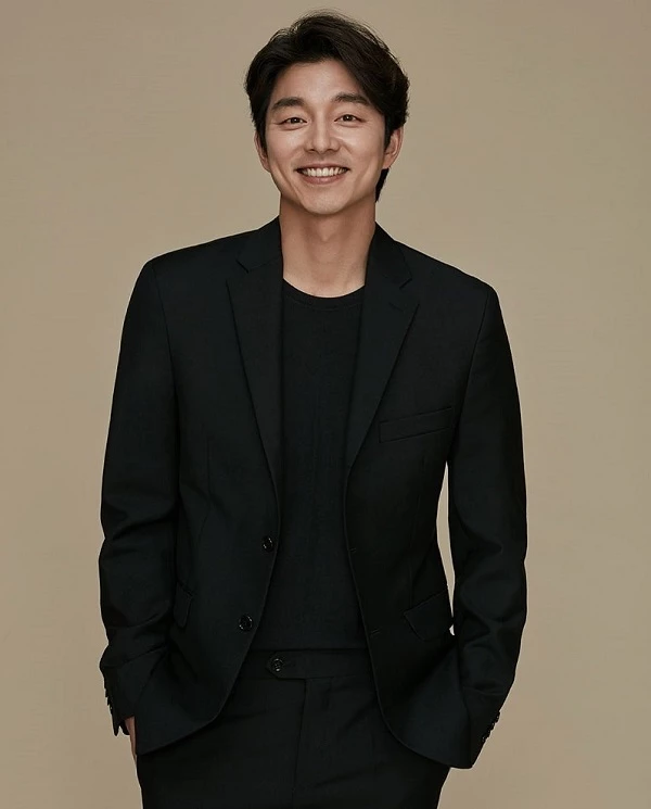 Gong Yoo sinh ngày 10/7/1979, "ông chú" cực phẩm này luôn khiến triệu con tim phải rung rinh.