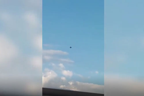 Vật thể lạ biến đổi hình dạng giống UFO xuất hiện ở bầu trời Brazil