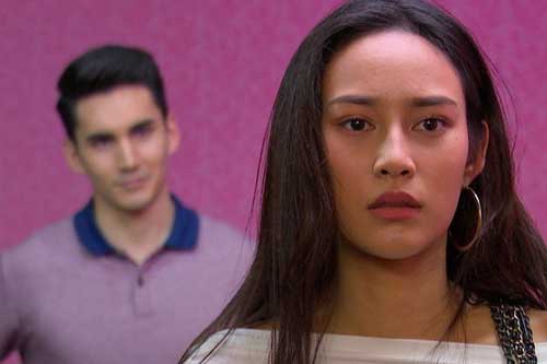 Bước lên xe taxi với sếp thì gặp bạn thân của chồng, tôi không ngờ chuyện sau đó lại tồi tệ đến thế