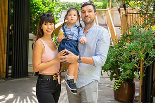 Vợ chồng Hà Anh tham quan trường mẫu giáo ‘chuẩn sang chảnh’ của con gái Myla