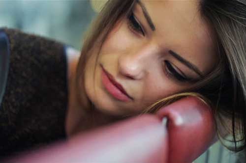 Nghe tin mẹ chồng bị tai nạn, tôi hớt hải chạy tới bệnh viện thì bị bố chồng mắng té tát, đã uất ức nhưng phản ứng của chồng mới khiến tôi "choáng váng"