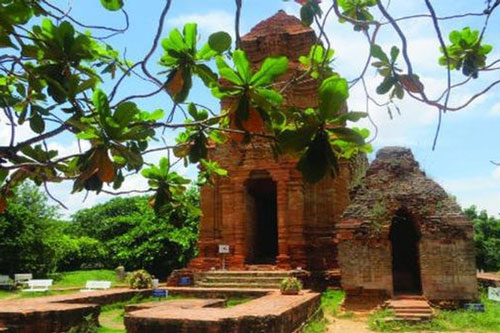 Tháp cổ Po Sah Inư và chuyện tình đẫm lệ của công chúa Chăm Pa