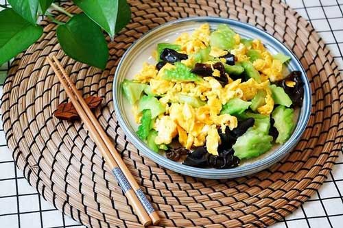 Trứng xào mướp đắng rất ngon nhưng cho thêm tí nguyên liệu này vào đảm bảo ngon gấp bội