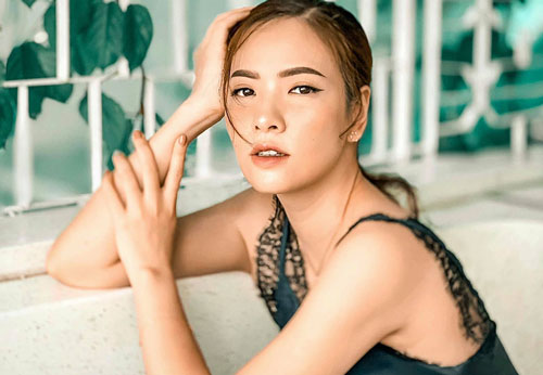 Hình ảnh khác lạ, gợi cảm bất ngờ của MC Đan Lê