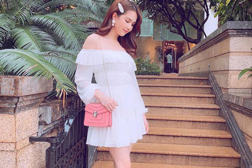 Ngọc Trinh mệt mỏi bế 'bụng bầu' nhưng háo hức phối đồ sành điệu khi mang thai