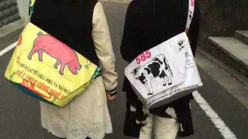 Ai cũng nghĩ bao tải rách, vải bạt là kém sang cho đến khi gặp được những set đồ này!